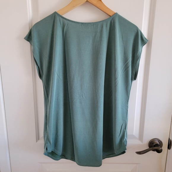 Green Envelope Tshirt Size Medium - Picture 5 of 6